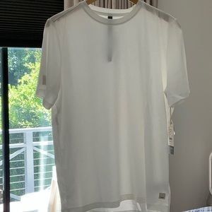 Vuori men’s white shirt